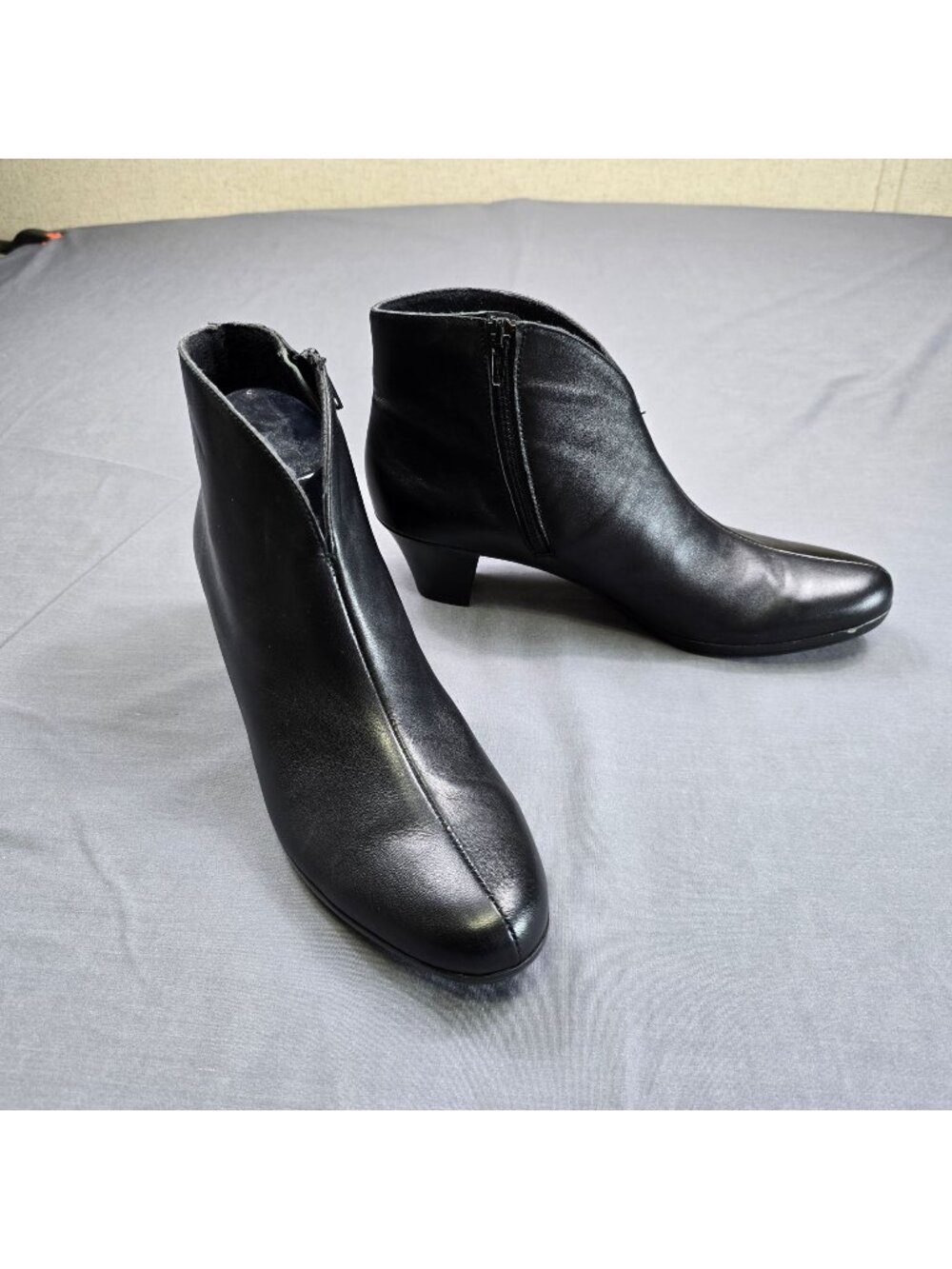 Munro American 10.5 Leather Ankle Boot Bootie Black Side-Zip Comfort